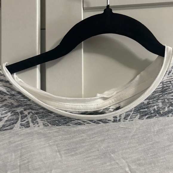 Men's Casual White and Gray Graphic Tee - Picture 8 of 8